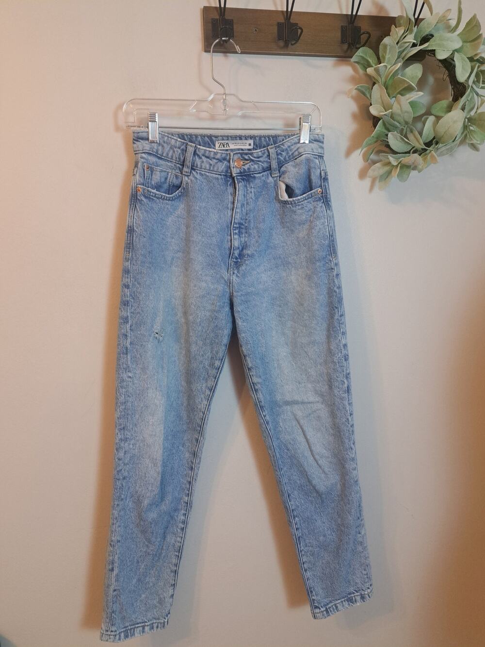 Zara Women's Jeans Denim Light Wash Lightly Distressed High-Waisted Sz W 27